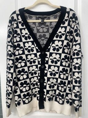 Forever 21 - Cardigan with Black and White flowers design, size Small